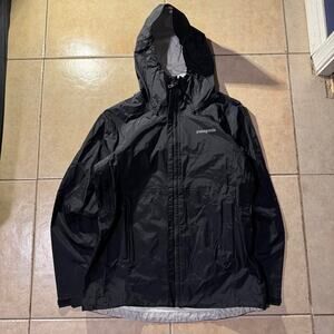 Vintage y2k patagonia black rain jacket Size M in Womens